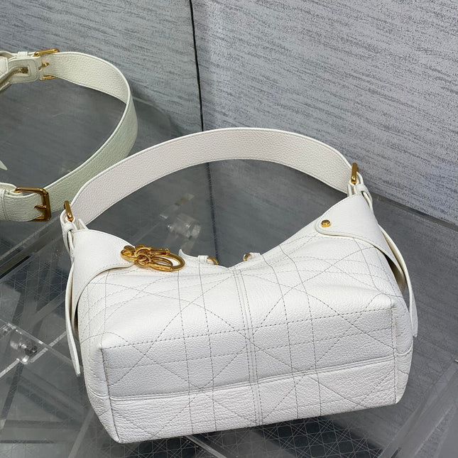 DIOR 25S SMALL VOYAGE BAG 23 IN IVORY FLAT MACROCANNAGE GRAINED CALFSKIN