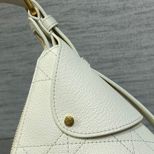 DIOR 25S SMALL VOYAGE BAG 23 IN IVORY FLAT MACROCANNAGE GRAINED CALFSKIN