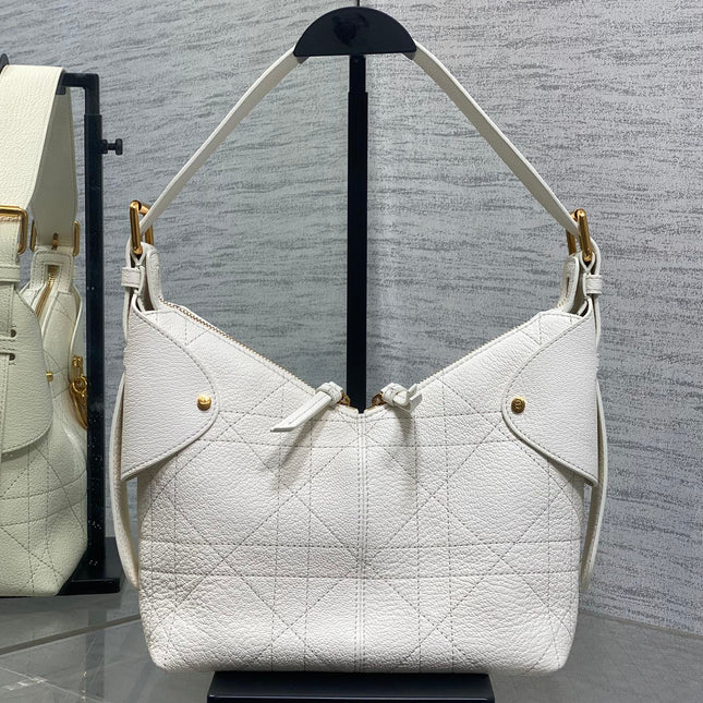 DIOR 25S SMALL VOYAGE BAG 23 IN IVORY FLAT MACROCANNAGE GRAINED CALFSKIN