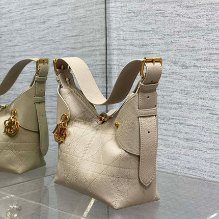 DIOR 25S SMALL VOYAGE BAG 23 IN POWDER BEIGE FLAT MACROCANNAGE GRAINED CALFSKIN