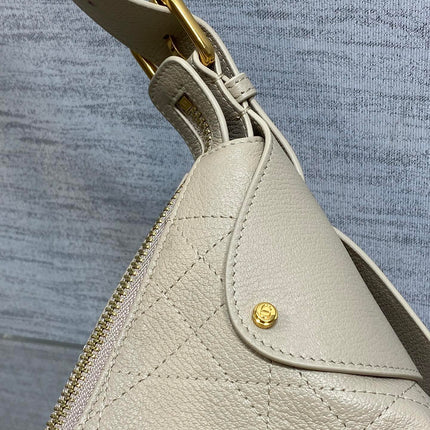 DIOR 25S MEDIUM VOYAGE BAG 28 IN POWDER BEIGE FLAT MACROCANNAGE GRAINED CALFSKIN