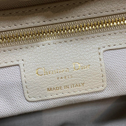 DIOR 25S MEDIUM VOYAGE BAG 28 IN POWDER BEIGE FLAT MACROCANNAGE GRAINED CALFSKIN