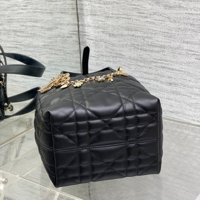 DIOR 25S TOUJOURS VERTICAL TOTE BAG 18 IN BLACK CALFSKIN WITH CHARM BRACELET STRAP