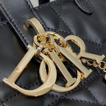DIOR 25S TOUJOURS VERTICAL TOTE BAG 18 IN BLACK CALFSKIN WITH CHARM BRACELET STRAP
