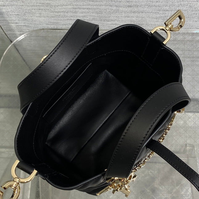 DIOR 25S TOUJOURS VERTICAL TOTE BAG 18 IN BLACK CALFSKIN WITH CHARM BRACELET STRAP
