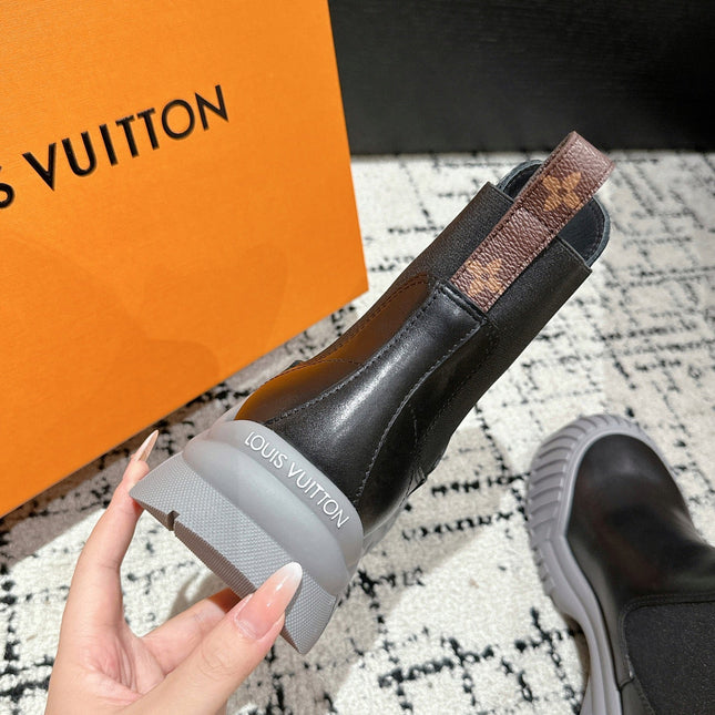 RUBY BOOTS IN BLACK AND CLOUD GRAY CALFSKIN