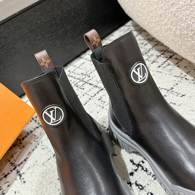 RUBY BOOTS IN BLACK AND CLOUD GRAY CALFSKIN