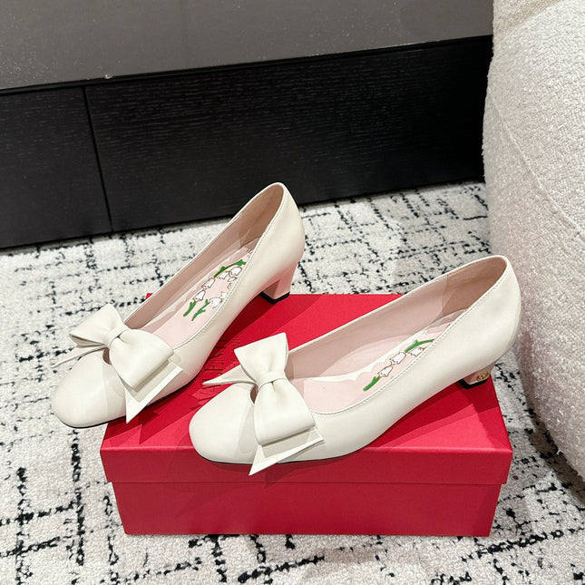 VLTN HIGH HEEL 25S 40 MM IN CREAM WHITE CALFSKIN WITH BOW
