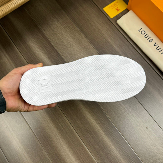 LV TRAINER SNEAKER WHITE MIX GREEN CALFSKIN AND BREATHABLE FABRIC