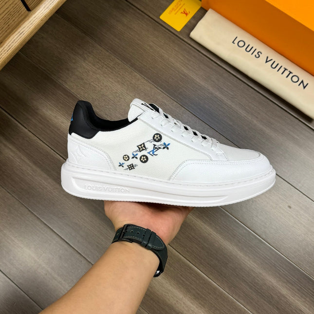 LV TRAINER SNEAKER WHITE AND BLACK CALFSKIN AND BREATHABLE FABRIC