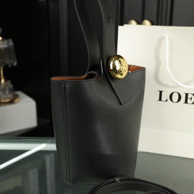 LOE MINI 19 PEBBLE BUCKET IN BLACK MELLOW CALFSKIN