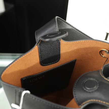 LOE MINI 19 PEBBLE BUCKET IN BLACK MELLOW CALFSKIN