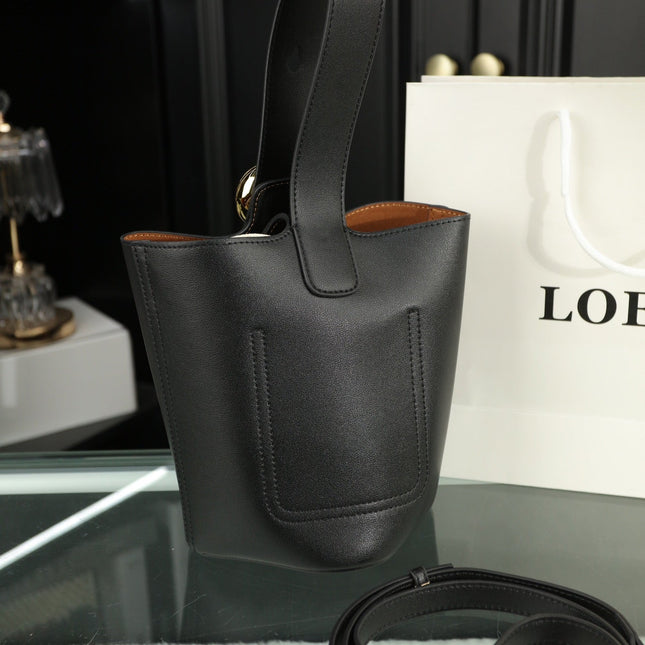 LOE MINI 19 PEBBLE BUCKET IN BLACK MELLOW CALFSKIN