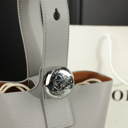 LOE MINI 19 PEBBLE BUCKET IN GRAY STEEL MELLOW CALFSKIN