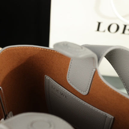 LOE MINI 19 PEBBLE BUCKET IN GRAY STEEL MELLOW CALFSKIN