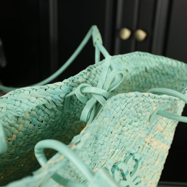 LOE SMALL ANAGRAM BASKET 28 BAG IN LIGHT BLUE IRACA PALM AND CALFSKIN