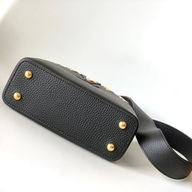 CAPUCINES MM BAG 21 IN BLACK TAURILLON COWHIDE GOLD HARDWARE