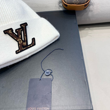 KNITTED BEANIE HAT IN WHITE FLEECE AND WOOL 426209