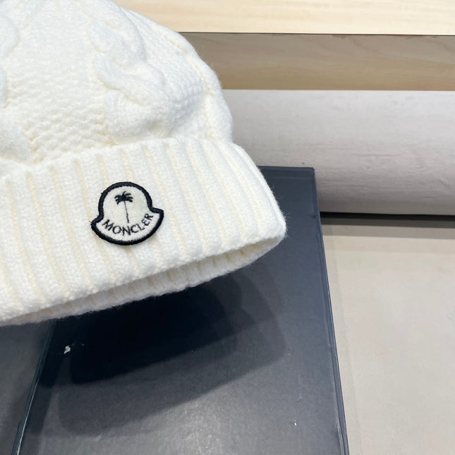 CABLE-KNIT BEANIE HAT IN WHITE WOOL 438141