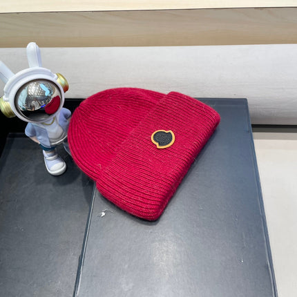 BEANIE HAT IN CHERRY RED WOOL 438124