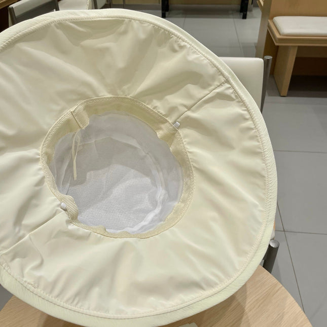 BUCKET HAT MODEL 650697 IN WHITE FABRIC