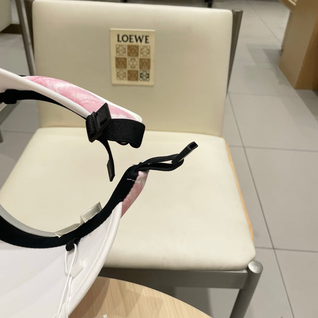 VISOR HAT MODEL 652203 IN PINK AND WHITE FABRIC