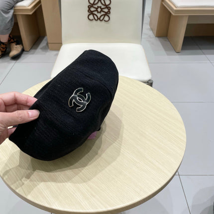 BERET HAT BLACK WITH LOGO 672662