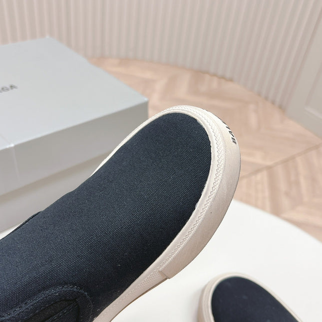 SLIP-ON SNEAKERS GRAFFITI IN BLACK CANVAS