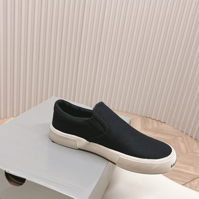 SLIP-ON SNEAKERS GRAFFITI IN BLACK CANVAS