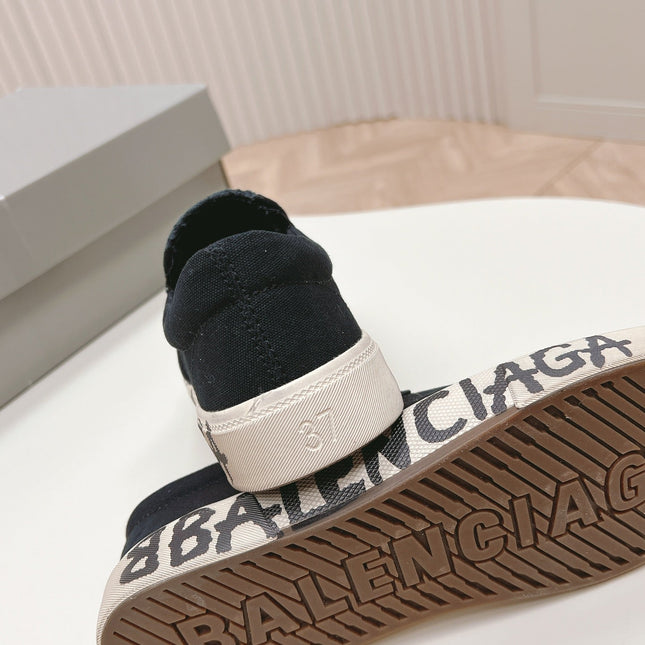 SLIP-ON SNEAKERS GRAFFITI IN BLACK CANVAS