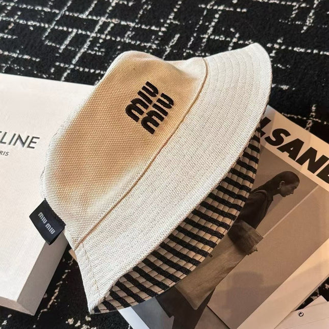 MM CLASSIC REVERSIBLE BUCKET HAT IN LIGHT BEIGE AND BLACK FABRIC