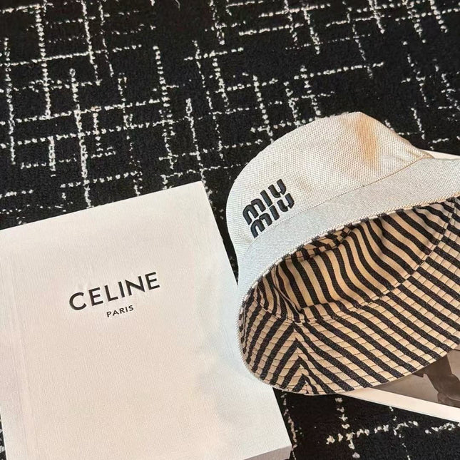 MM CLASSIC REVERSIBLE BUCKET HAT IN LIGHT BEIGE AND BLACK FABRIC