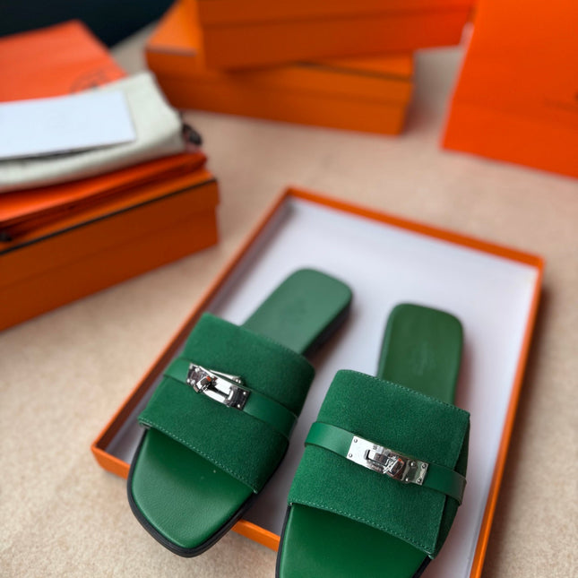 0RAN SANDALS IN EMERALD GREEN CALFSKIN