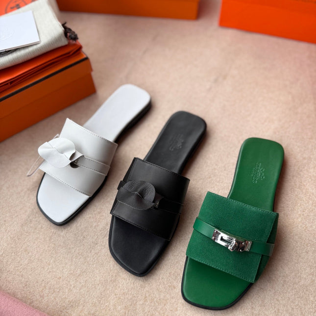 0RAN SANDALS IN EMERALD GREEN CALFSKIN