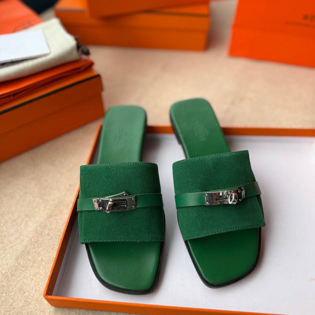 0RAN SANDALS IN EMERALD GREEN CALFSKIN
