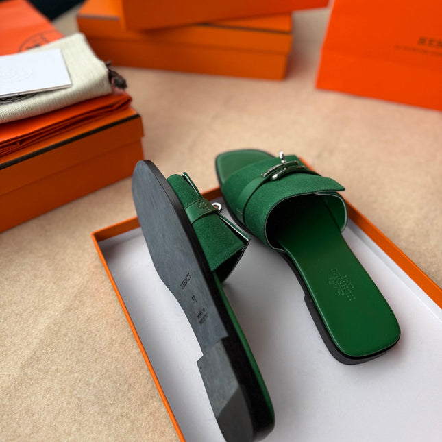 0RAN SANDALS IN EMERALD GREEN CALFSKIN