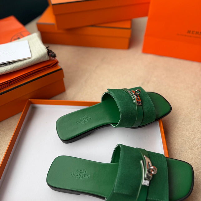 0RAN SANDALS IN EMERALD GREEN CALFSKIN