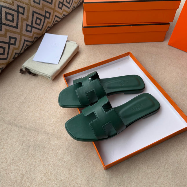 0RAN SANDALS IN FOREST GREEN CALFSKIN