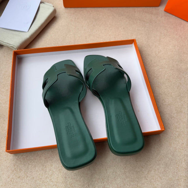 0RAN SANDALS IN FOREST GREEN CALFSKIN