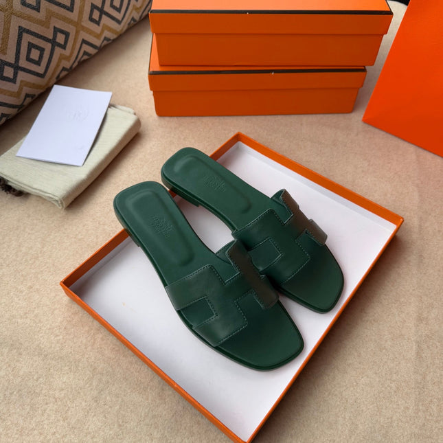 0RAN SANDALS IN FOREST GREEN CALFSKIN