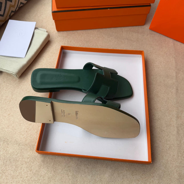 0RAN SANDALS IN FOREST GREEN CALFSKIN