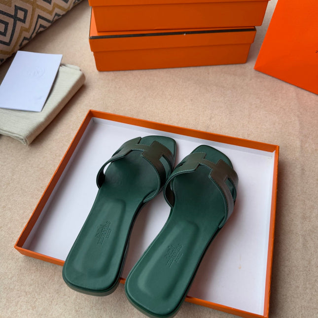 0RAN SANDALS IN FOREST GREEN CALFSKIN