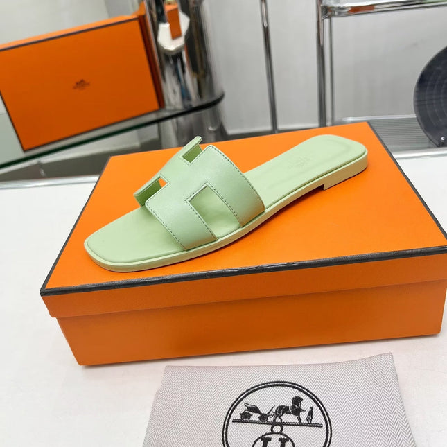 0RAN SANDALS IN GREEN PASTEL CALFSKIN