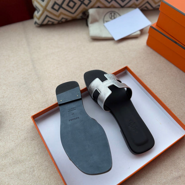 0RAN SANDALS IN SILVER CALFSKIN