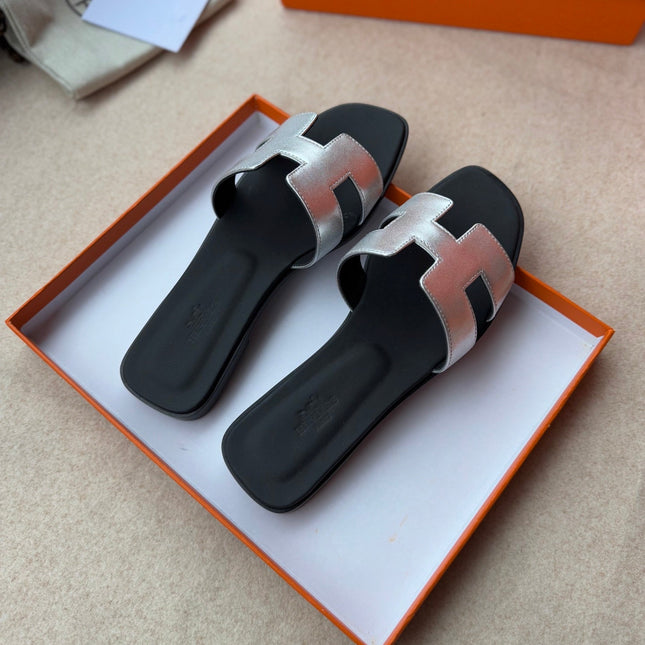 0RAN SANDALS IN SILVER CALFSKIN