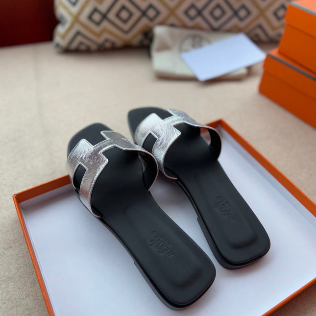 0RAN SANDALS IN SILVER CALFSKIN