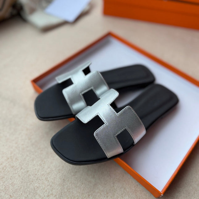 0RAN SANDALS IN SILVER CALFSKIN