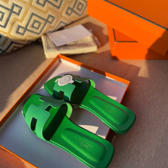 0RAN SANDALS IN SHAMROCK GREEN CALFSKIN