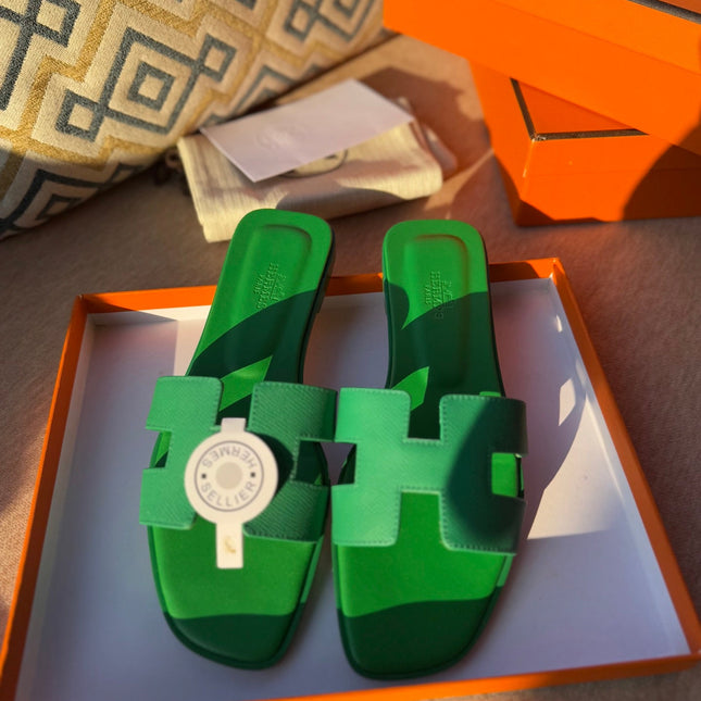 0RAN SANDALS IN SHAMROCK GREEN CALFSKIN