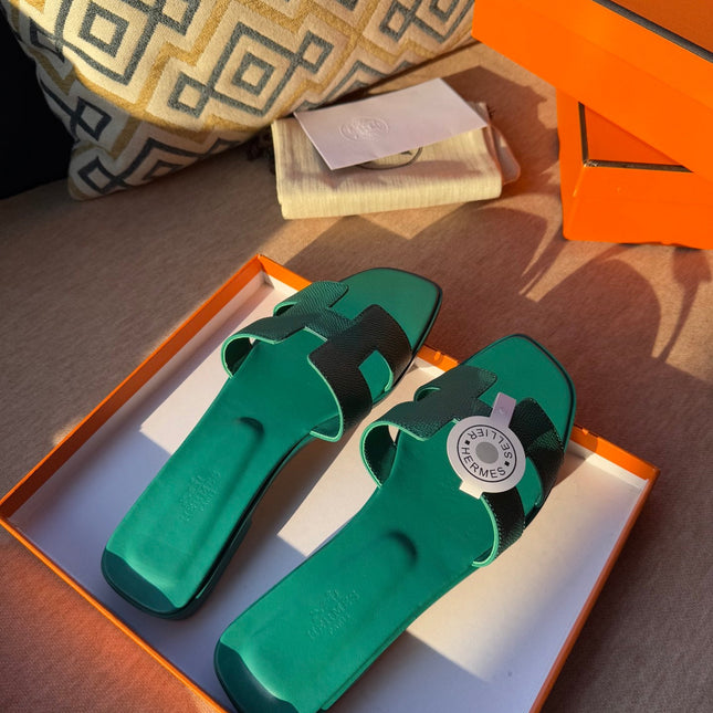 0RAN SANDALS IN PERSIAN GREEN CALFSKIN